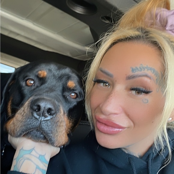 Meet your Posher, Melissa - Picture 4 of 5